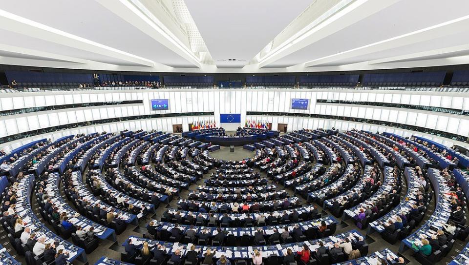 歐洲議會(圖片來源:wikipedia,European Parliament Strasbourg Hemicycle - Diliff.jpg)