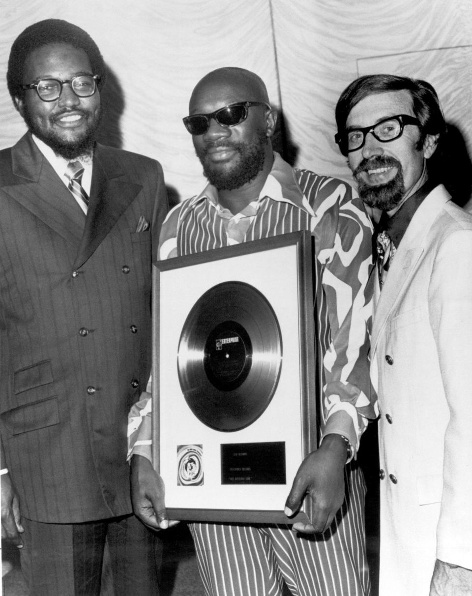 Stewart with Stax executive Al Bell, left and Isaac Hayes with a framed copy of the singer's hit album Hot Buttered Soul - Michael Ochs Archives/Getty Images