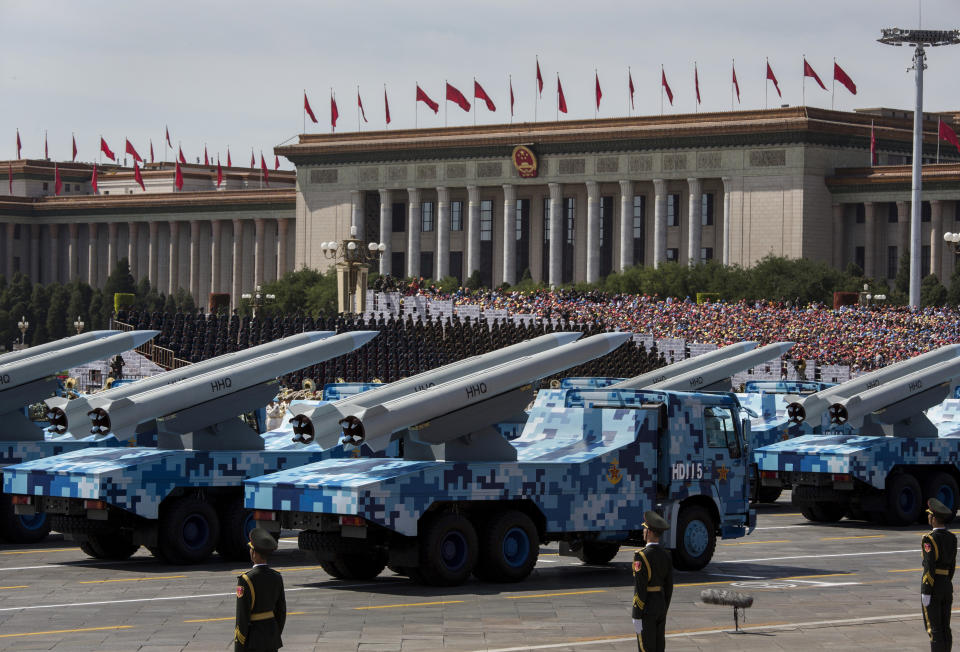 Misiles chinos desfilan en Pekín en 2015. (Photo by Kevin Frayer/Getty Images)