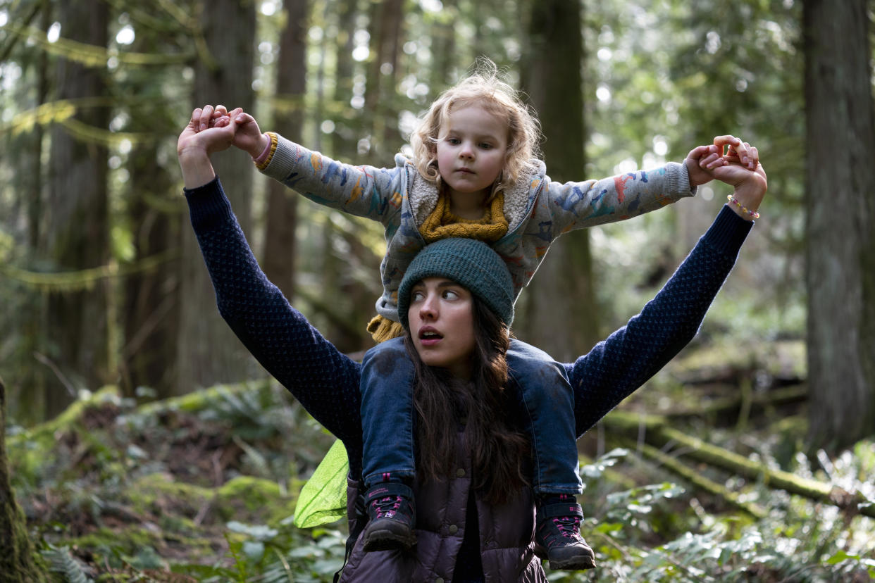 MAID (L to R) MARGARET QUALLEY as ALEX and RYLEA NEVAEH WHITTET as MADDY in episode 108 of MAID Cr. RICARDO HUBBS/NETFLIX © 2021