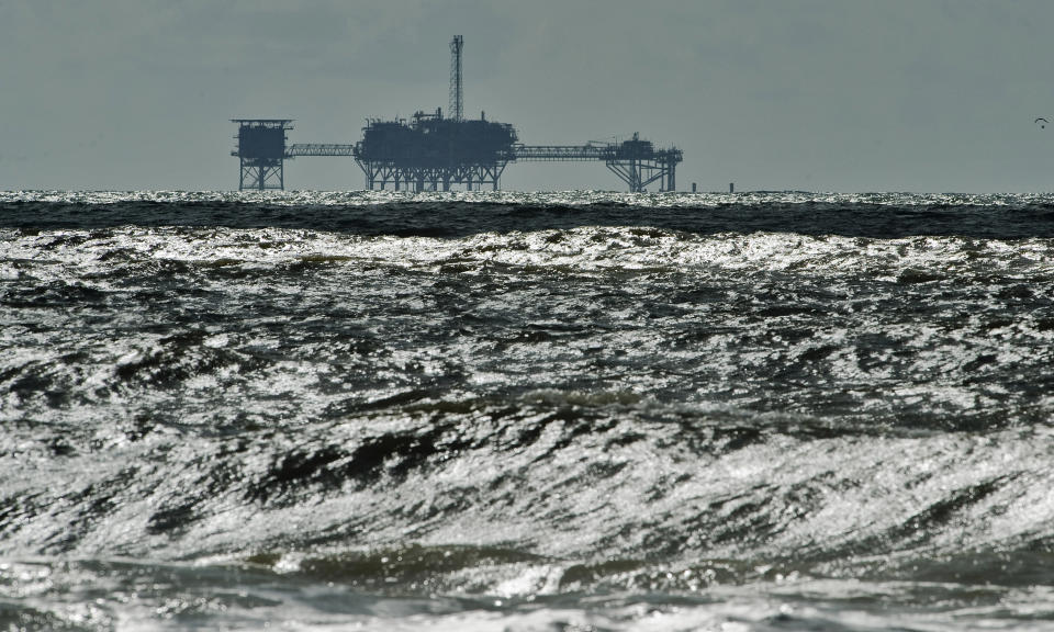 An oil and gas drilling platform stands offshore as waves churned from Tropical Storm Karen come ashore in Dauphin Island, Alabama, October 5, 2013. Tropical Storm Karen continued to weaken on Saturday as it approached the Louisiana coast after prompting the evacuation of some low-lying coastal areas and disrupting U.S. energy output in the Gulf of Mexico. REUTERS/Steve Nesius (UNITED STATES - Tags: ENVIRONMENT)