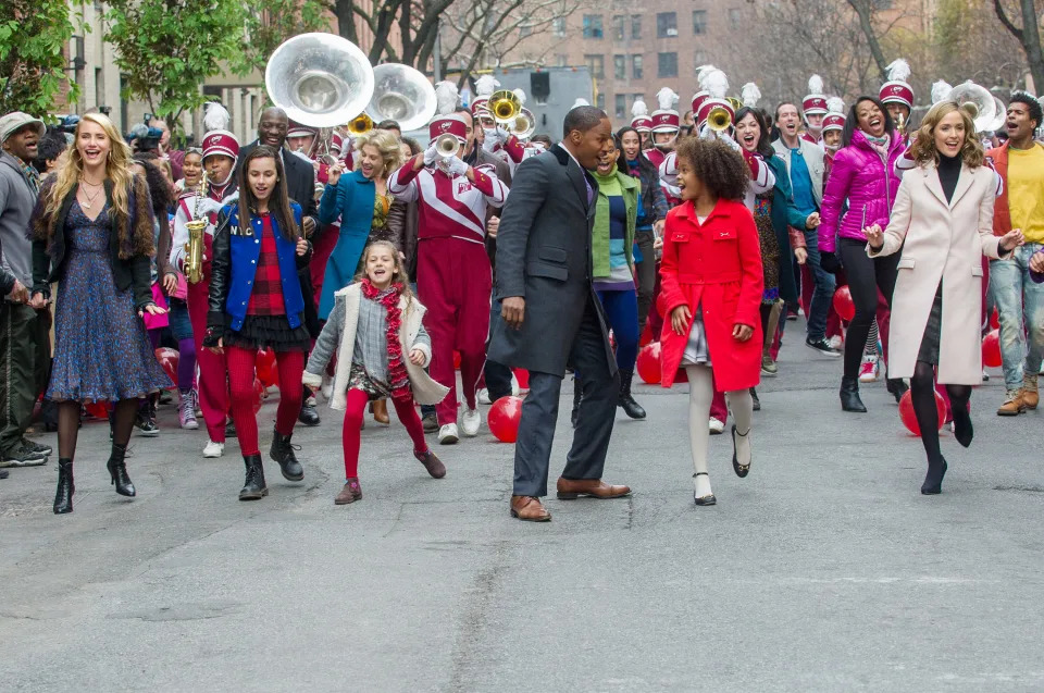 Cameron Diaz (l) made her last onscreen appearance in the 2014 movie musical Annie opposite Jamie Foxx (center). The duo are now reuniting for a new Netflix film. (Photo: Barry Wetcher/©Columbia Pictures/Courtesy Everett Collection)