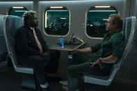 En esta imagen proporcionada por Sony Pictures, Bryan Tyree Henry, izquierda, y Brad Pitt en una escena de “Bullet Train". (Scott Garfield/Sony Pictures via AP)