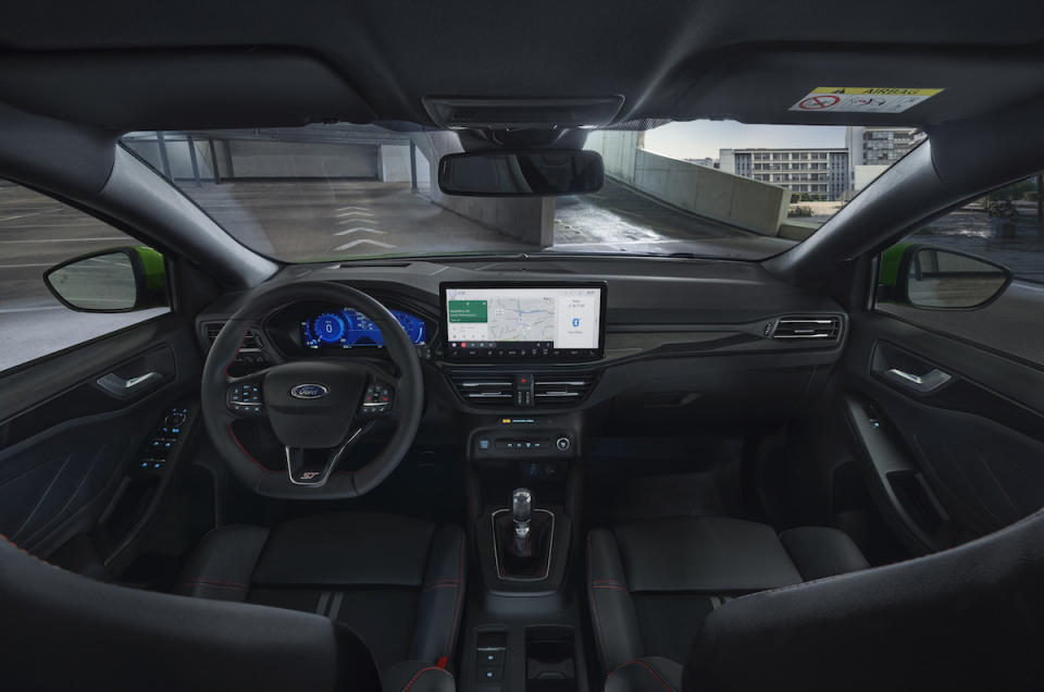 2021_FORD_FOCUS_ST_INTERIOR_01.jpg