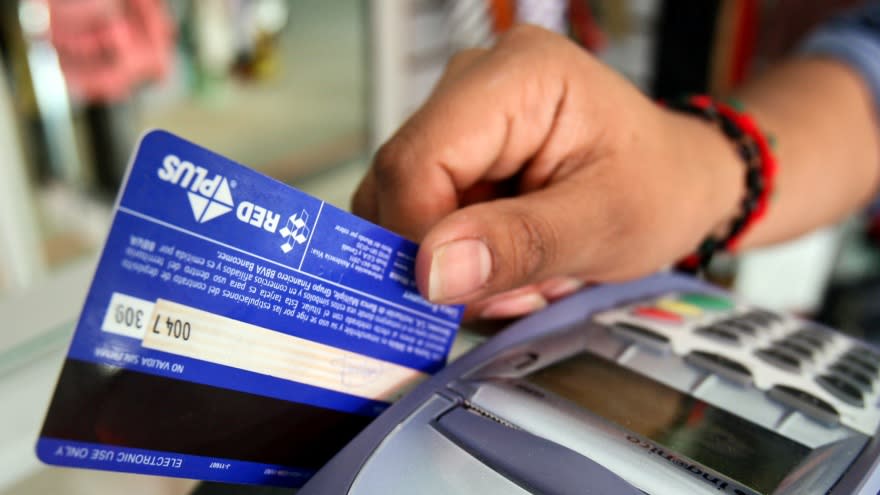 Se prórroga por seis meses del reintegro del 15% para las compras con tarjetas de débito de sectores vulnerables. 