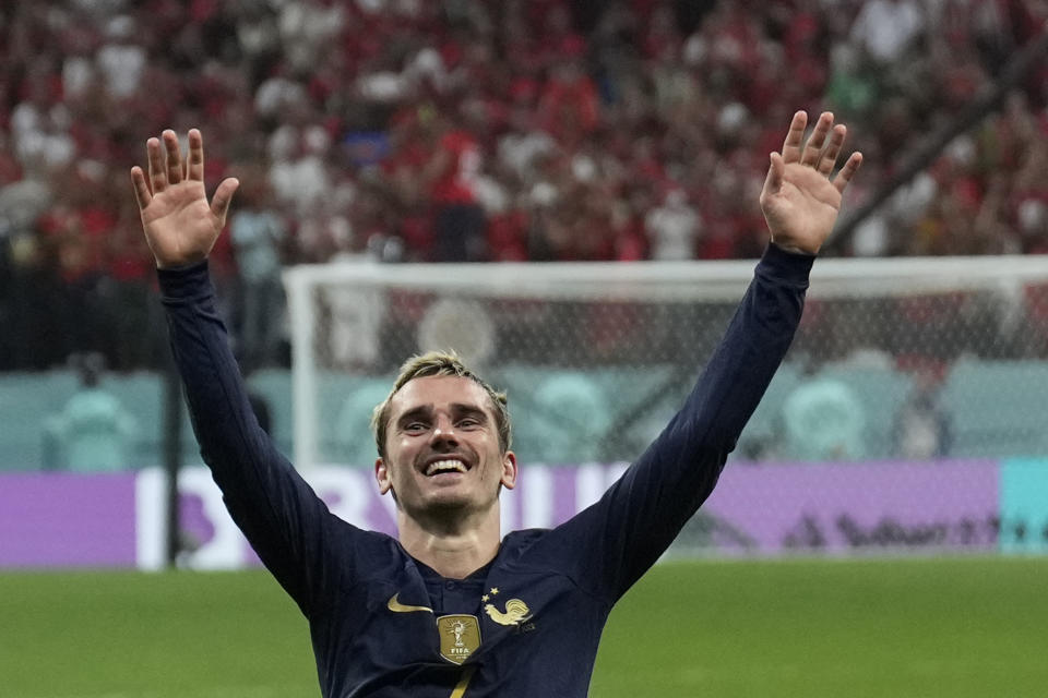 Antoine Griezmann celebra la victoria de Francia en las semifinales de la Copa Mundial ante Marruecos en el Estadio Al Bayt el miércoles 14 de diciembre del 2022. (AP Foto/Francisco Seco)