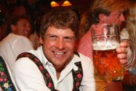 <p>2008 ließ sich auch Radlegende Jan Ullrich in einem der Zelte blicken. (Bild: Alexander Hassenstein / Getty Images)</p>