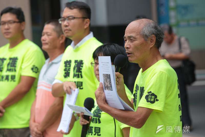 20170915-桃園在地聯盟理事長潘忠政（右一）15日召開「環保署應立即廢止或撤銷觀塘工業區(港)歷次環評處分」記者會。（顏麟宇攝）