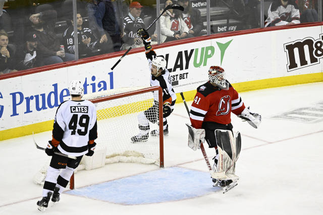 Hart, Flyers send Devils to 4th straight loss, 2-1 - The San Diego  Union-Tribune