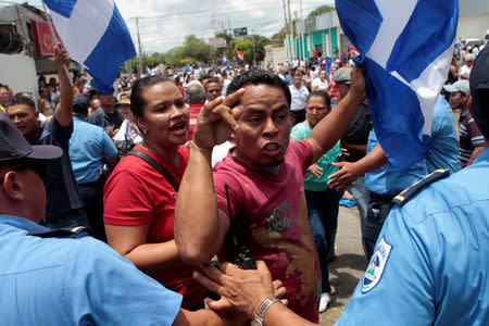 A supporter of Nicaragua's President Daniel Ortega shouts slogans during the first round of dialogue after a series of violent protests against his government in Managua, Nicaragua May 16, 2018. REUTERS/Oswaldo Rivas