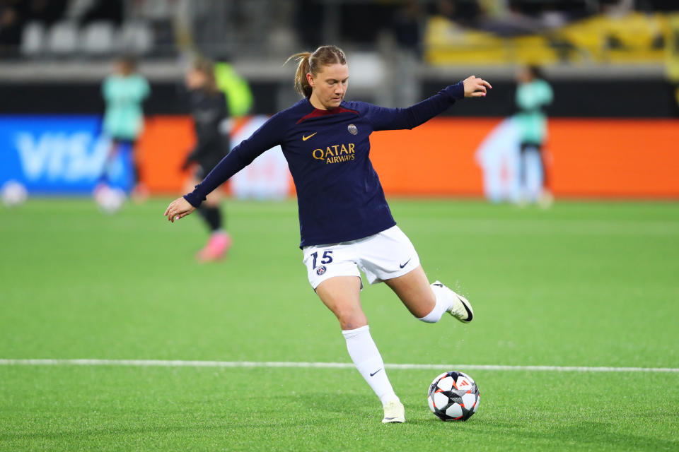 GOTHENBURG, SWEDEN - MARCH 20: Clare Hunt of Paris Saint-Germain warms up prior to the UEFA Women's Champions League 2023/24 Quarter Final Leg One match between BK Hacken and Paris Saint-Germain at Hisingen Arena on March 20, 2024 in Gothenburg, Sweden. (Photo by Linnea Rheborg - UEFA/UEFA via Getty Images)