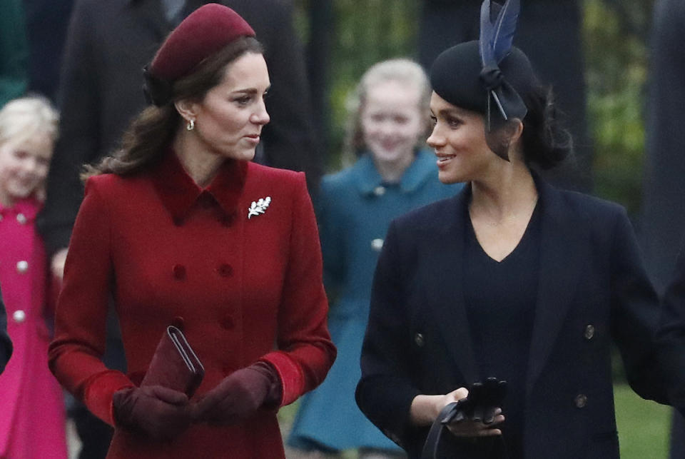 Gemeinsam wurden die Herzoginnen Kate und Meghan am Weihnachtstag in Sandringham gesehen. (Bild: AP Photo/Frank Augstein)