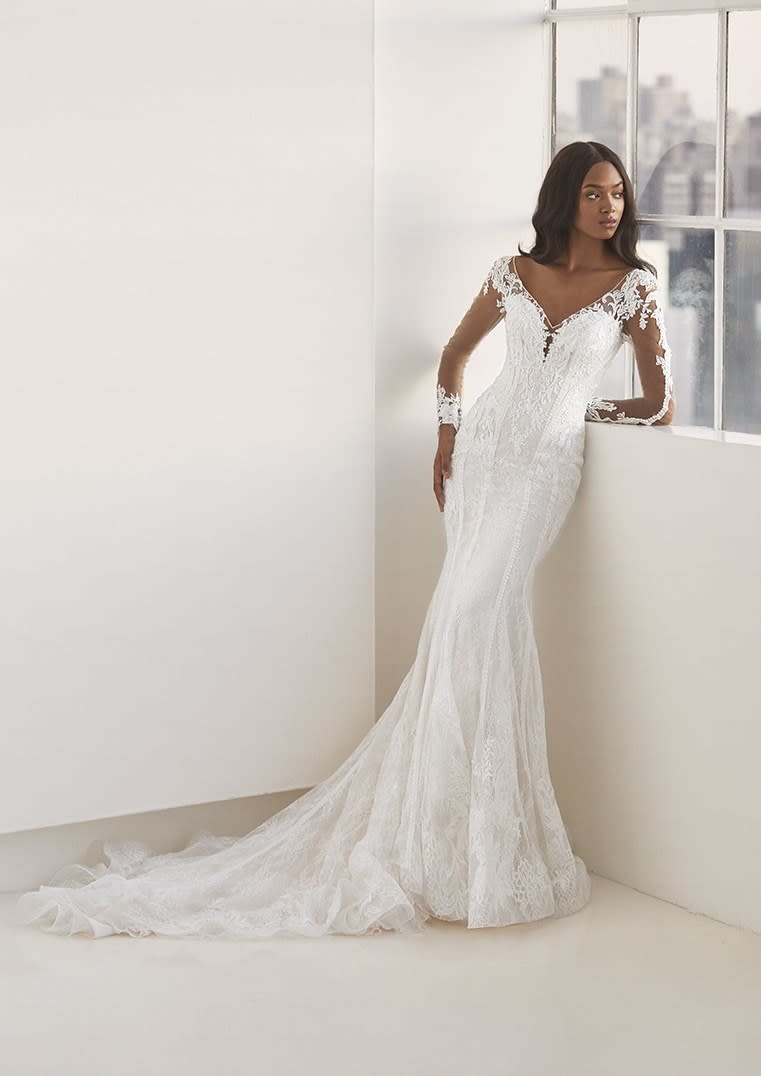 <cite class="credit">Photo courtesy of Pronovias</cite>