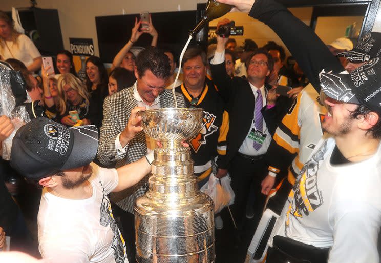 Stanley Cup in Mario Lemieux's swimming pool - Outsports