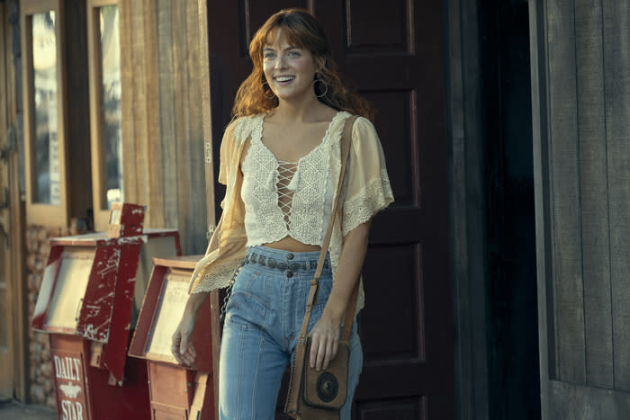 RILEY KEOUGH AS DAISY JONES