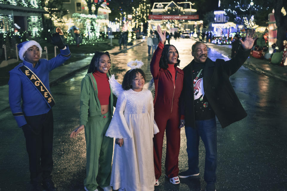 Thaddeus J. Mixxon, Gennaya Walton, Madison Thomas, Tracee Ellis Ross and Eddie Murphy in 'Candy Cane Lane'