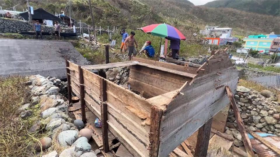 祖先生活智慧！挺過小犬颱風肆虐　蘭嶼傳統地下屋屹立不搖