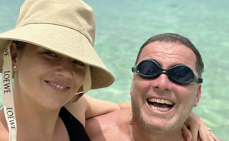 Jasmine and Karl Stefanovic take a selfie in the beach in Fiji while Karl wears his goggles upside down.