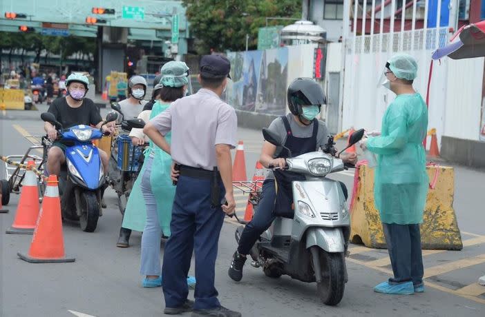 台北市29日新增5例確診，並先公布餐飲業內用指引，30日決定是否解禁。（柯文哲臉書）