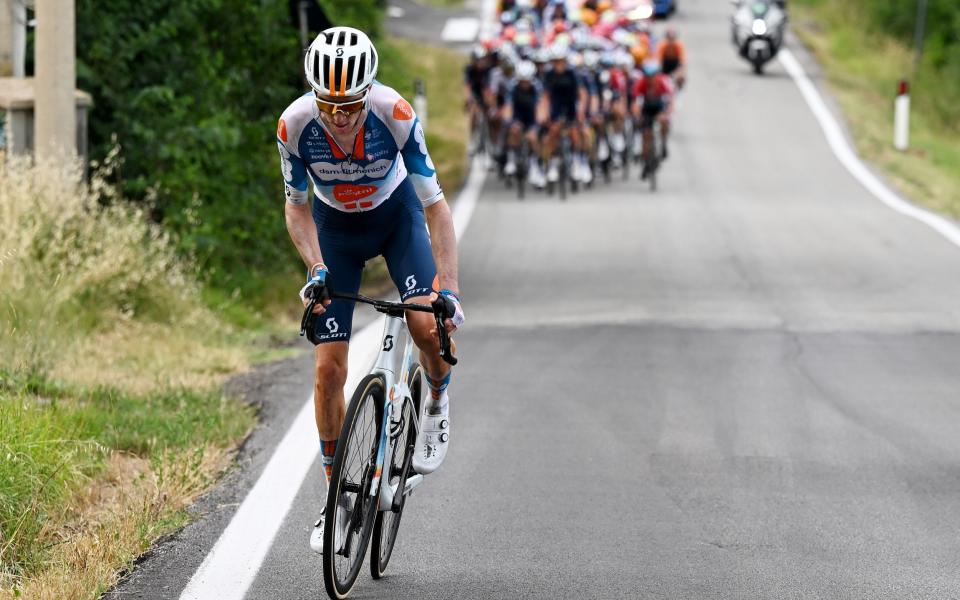 Bardet attacks off the peloton