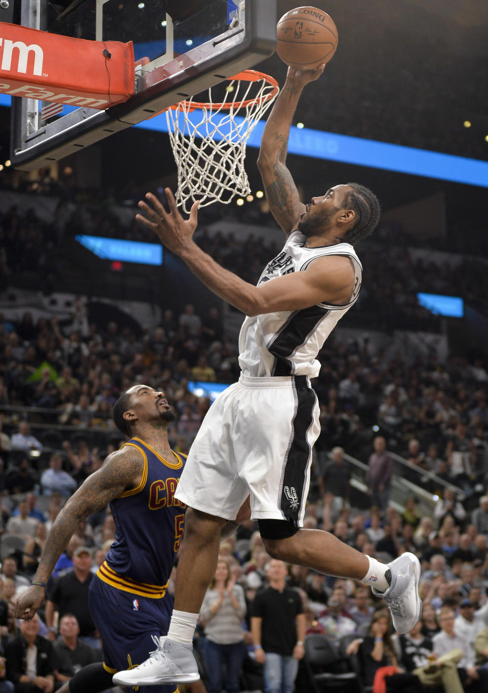 San Antonio Spurs forward Kawhi Leonard dunks during the second half of an NBA basketball game against the Cleveland Cavaliers, Monday, March 27, 2017, in San Antonio. (AP Photo/Darren Abate)