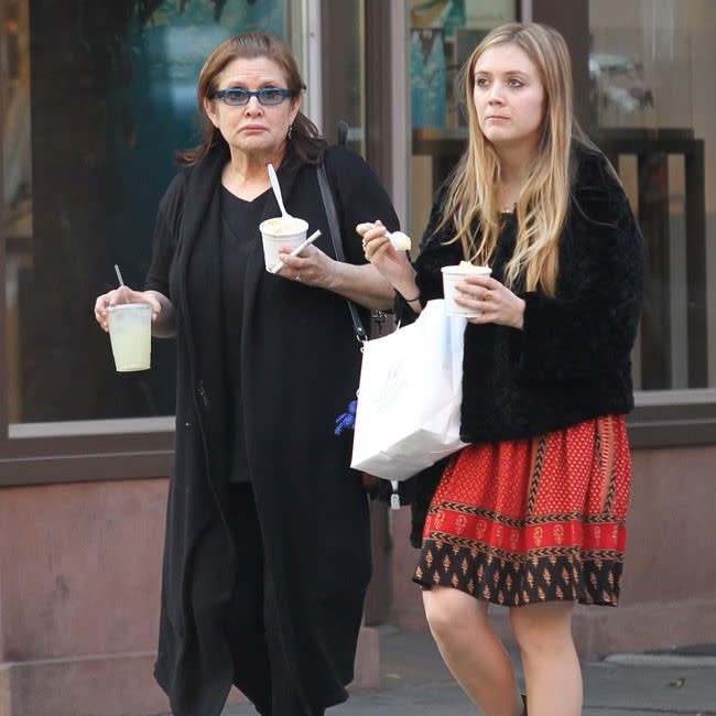 Carrie Fisher y Billie Lourd en una imagen de 2012 credit:Bang Showbiz