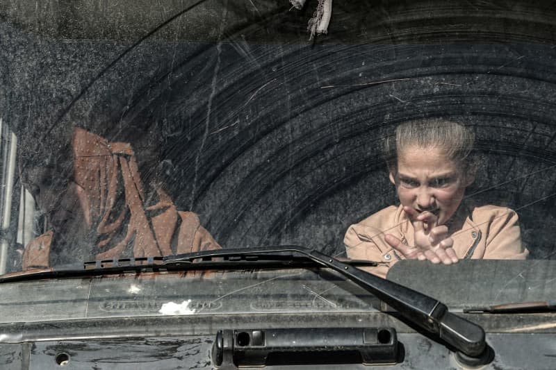 Fifteen years old Syrian refugee Sania, waits with her mother in a truck to leave Lebanon back to Syria. Lebanon will resume the “voluntary return” of Syrian refugees to their homeland. Marwan Naamani/dpa