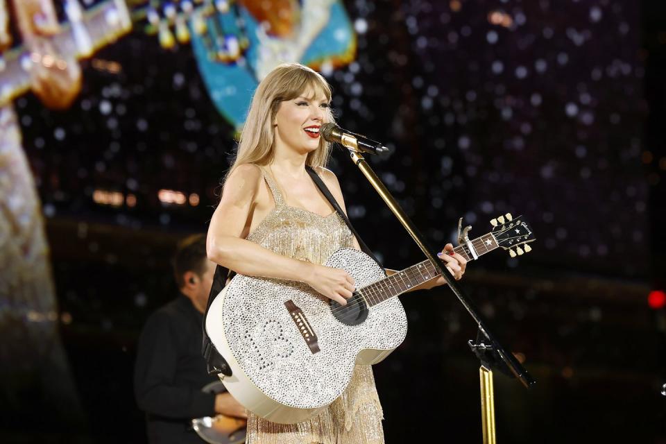 taylor swift performs on stage during taylor swift the eras tour at sofi stadium on august 03, 2023 in inglewood, california