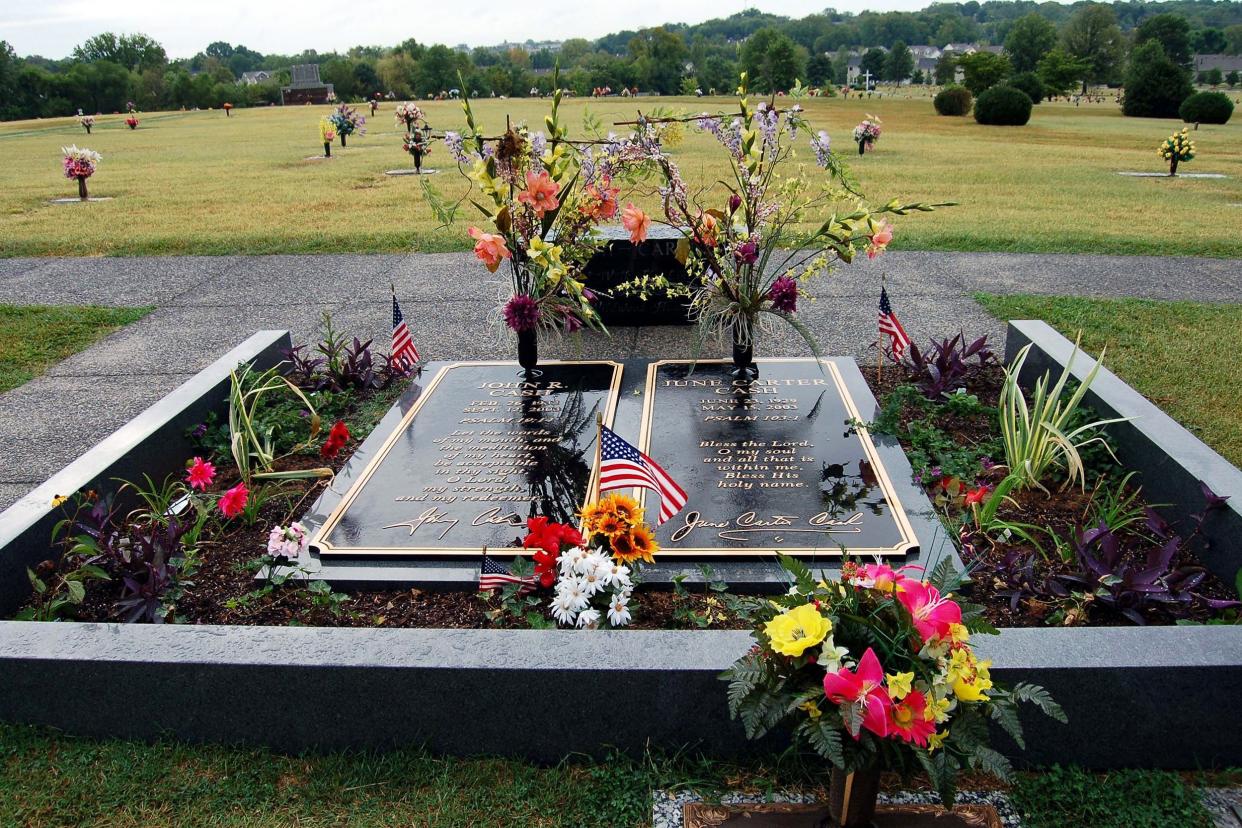 Johnny Cash and June Carter-Cash's grave in Hendersonville Memorial Gardens, Hendersonville, Tennessee on a cloudy late fall day