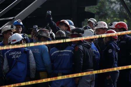 Rescue personnel coordinate to search for missing miners after an explosion at an underground coal mine on Friday, in Cucunuba, Colombia June 24, 2017. REUTERS/Jaime Saldarriaga