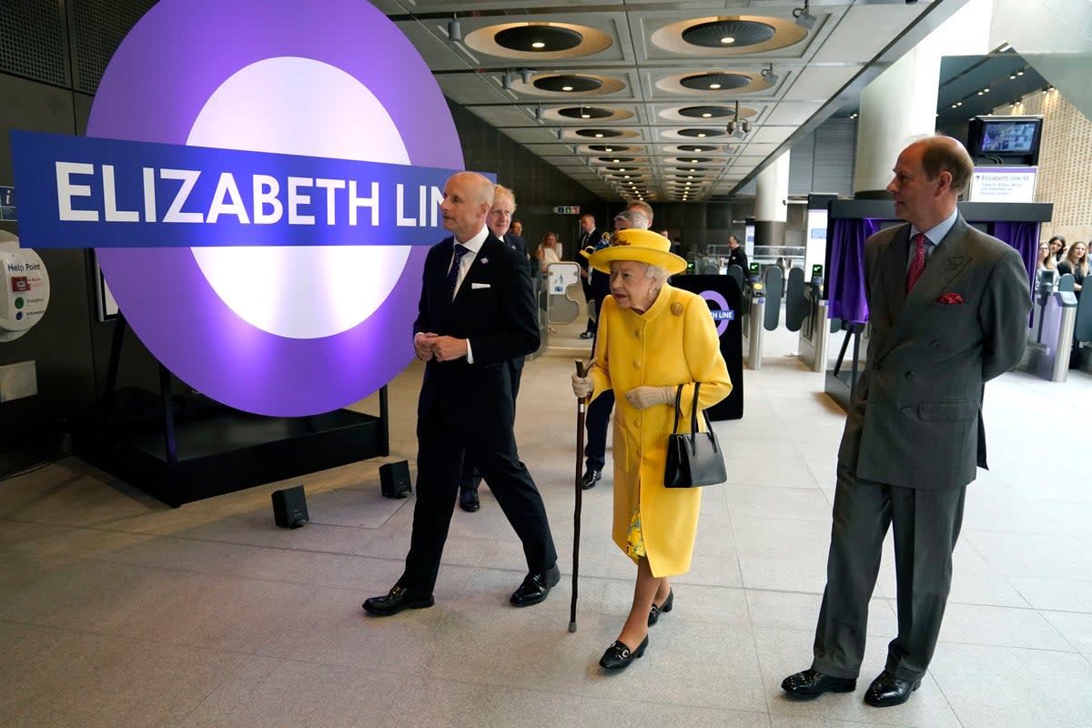 Queen Elizabeth II and Prince Edward, Earl of Wessex (R) mark the Elizabeth line's official opening at Paddington Station on May 17, 2022 (Getty Images)