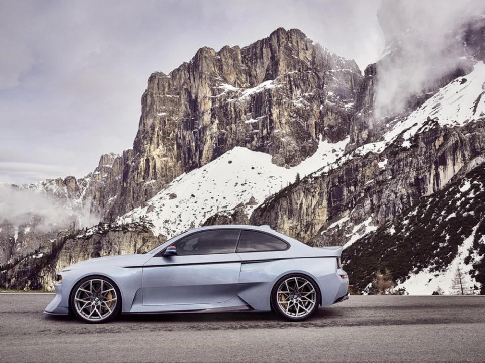 又一款「致敬經典」的Bimmer紀念版現身！BMW發表「2002 Hommage」at Villa D'Este 2016，慶賀2002歡度「50週年慶」（內附動態影片）