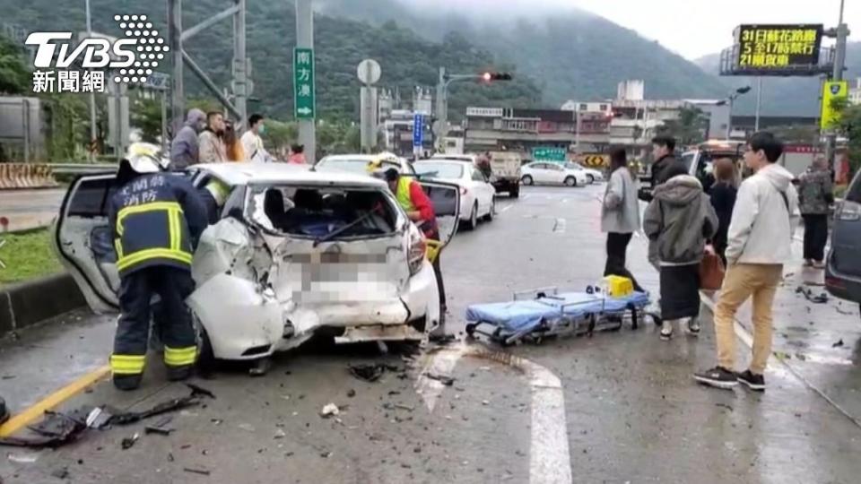 蘇花改車禍，車流大回堵。（圖／TVBS）