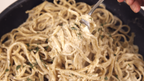<p>Have your carbs and eat them, too with this lightened-up take on alfredo.</p><p>Get the recipe from <span>Delish</span>.</p>