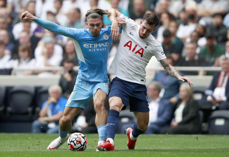 Jack Grealish, que fue fiel a Aston Villa hasta en los peores momentos a pesar de ofertas, se transformó en el futbolista inglés más oneroso de la historia: Manchester City desembolsa por él 117.500.000 euros.