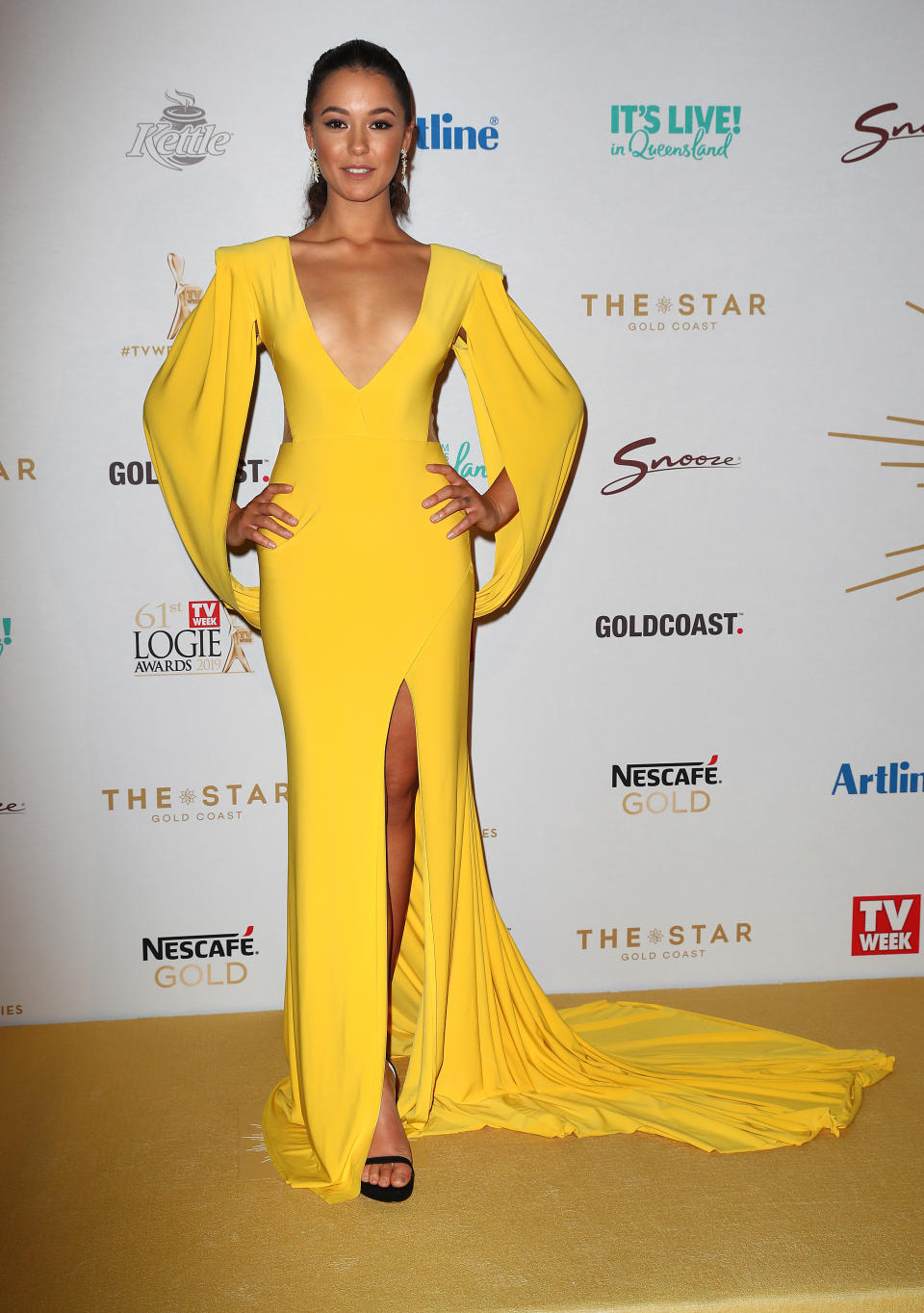 Actress Tamala Shelton turns heads in this bright yellow gown with a plunging neckline. Photo: Getty