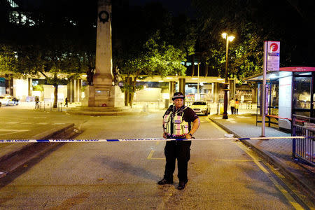 Police stand guard outside Euston Station after police evacuated the area following a security alert in London, Britain, August 29, 2017. REUTERS/Tolga Akmen