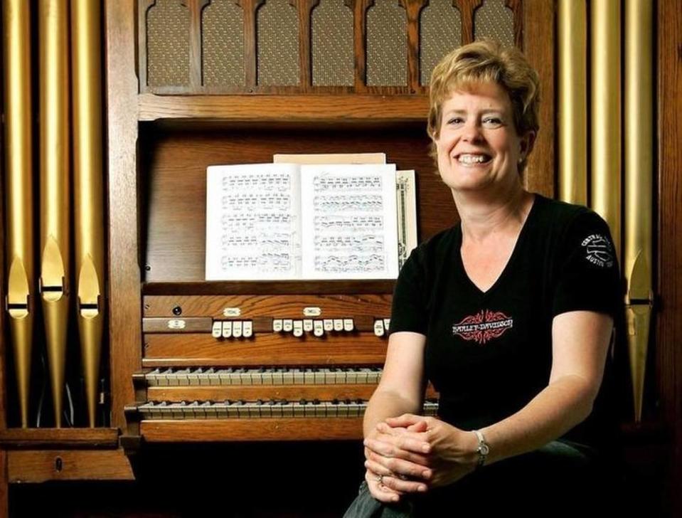 Organist Jan Kraybill