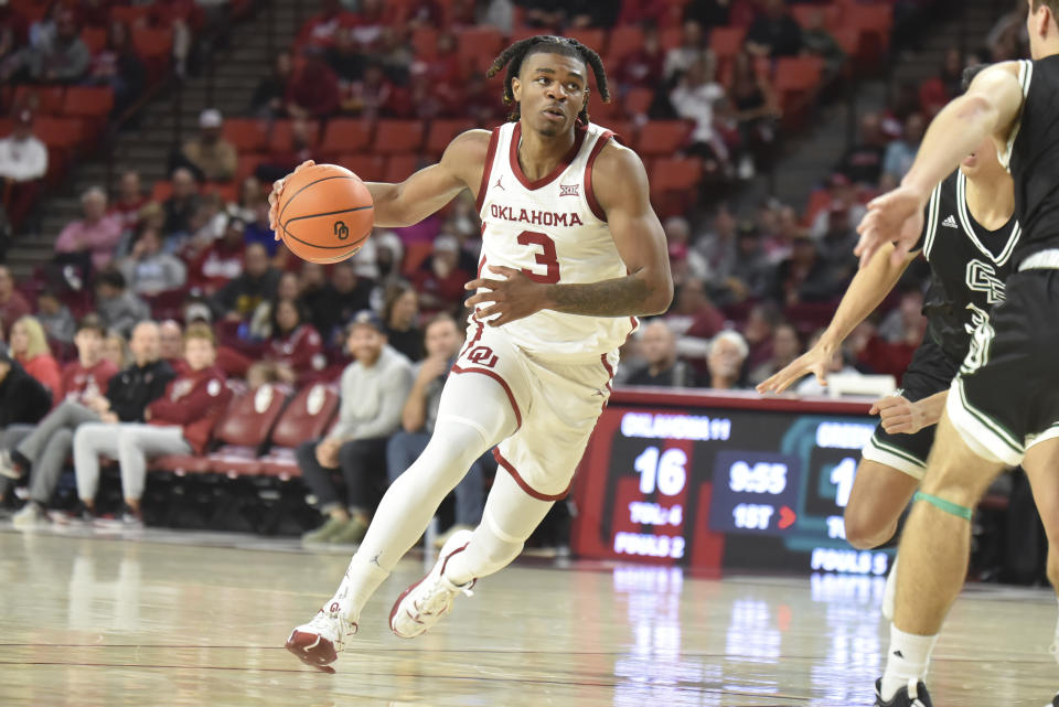 Oklahoma guard Otega Oweh (3) drives the lane during the first half of an NCAA college basketball game, Saturday, Dec. 16, 2023, in Norman, Okla. (AP Photo/Kyle Phillips)