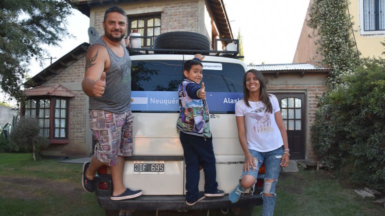 La familia que inició un viaje desde la Patagonia hasta Alaska. (Cortesía)