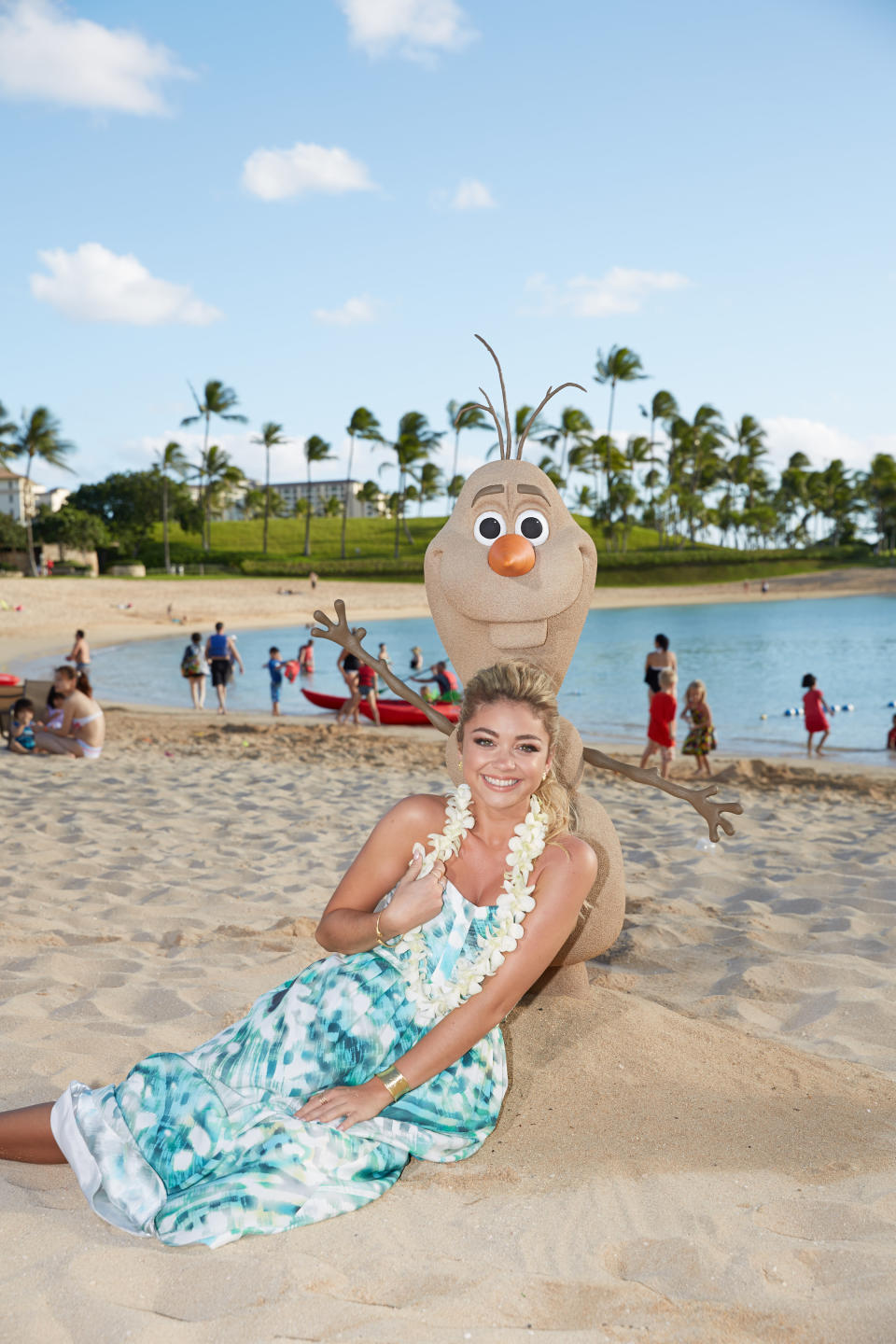 <p>"Modern Family" star Sarah Hyland is photographed on the beach at at Aulani, a Disney Resort &amp; Spa, during production of 'Disney Parks Frozen Christmas Celebration on November 30, 2014&nbsp;</p>