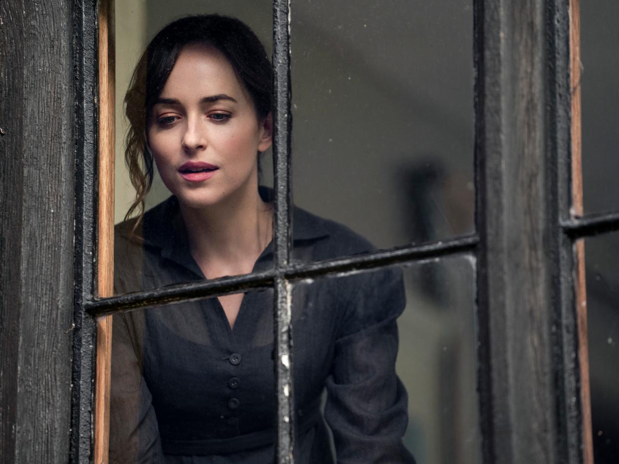 dakota johnson as anne elliot in netflix persuasion film