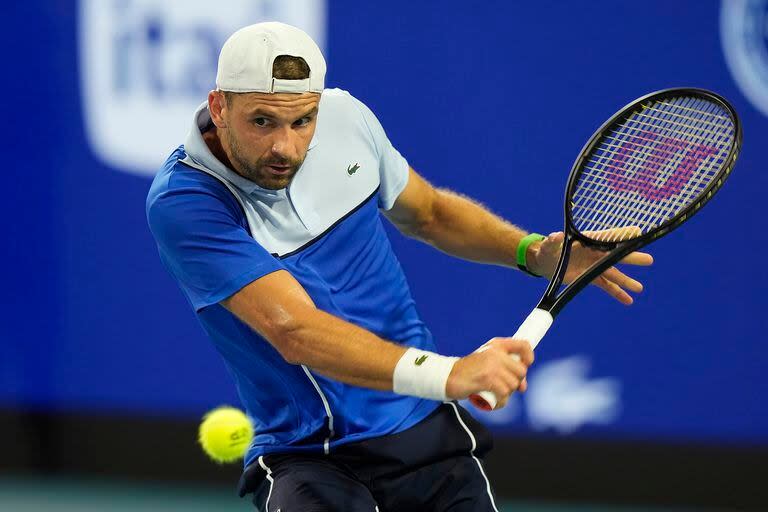 Grigor Dimitrov y un elegante revés con slice en un partido de alto vuelo contra Alcaraz 