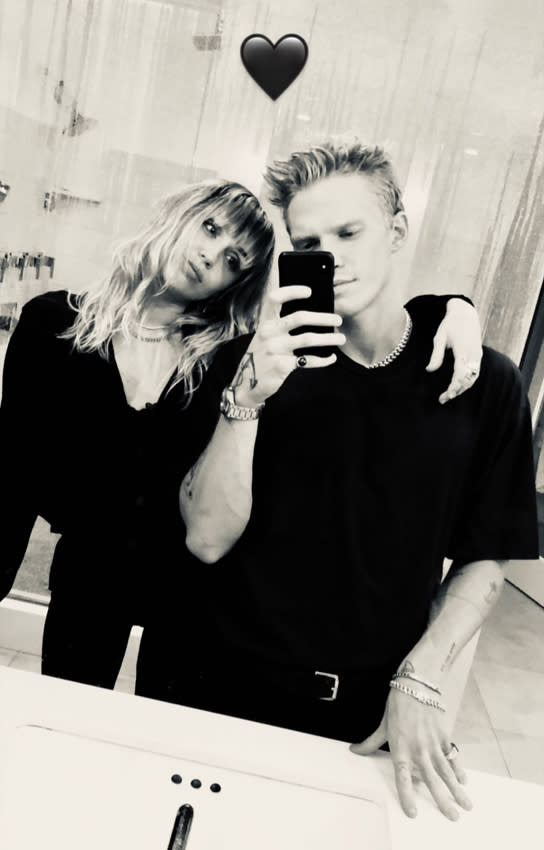 Miley Cyrus y Cody Simpson: la foto del beso más esperado