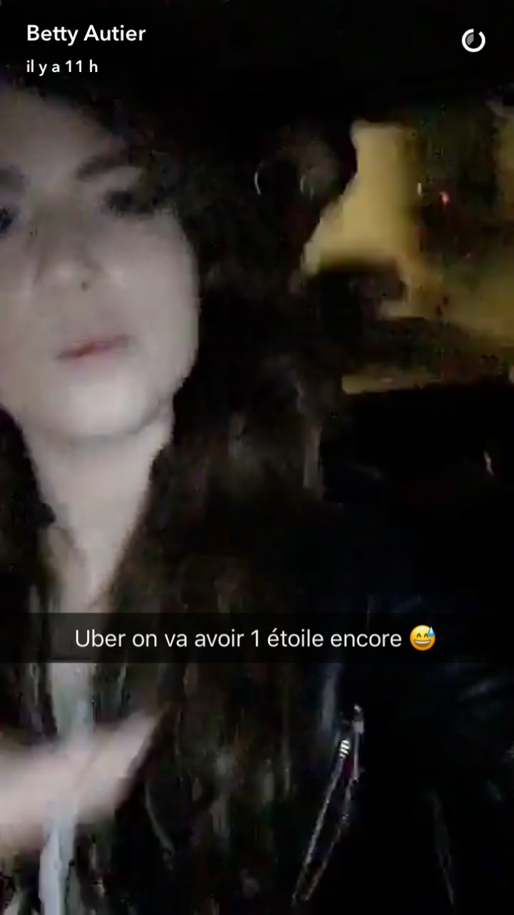 <p>Galvanisée par l’ambiance de la fashion week, la blogueuse Betty a prolongé sa soirée dans un véhicule Uber, au grand dam du chauffeur !</p>