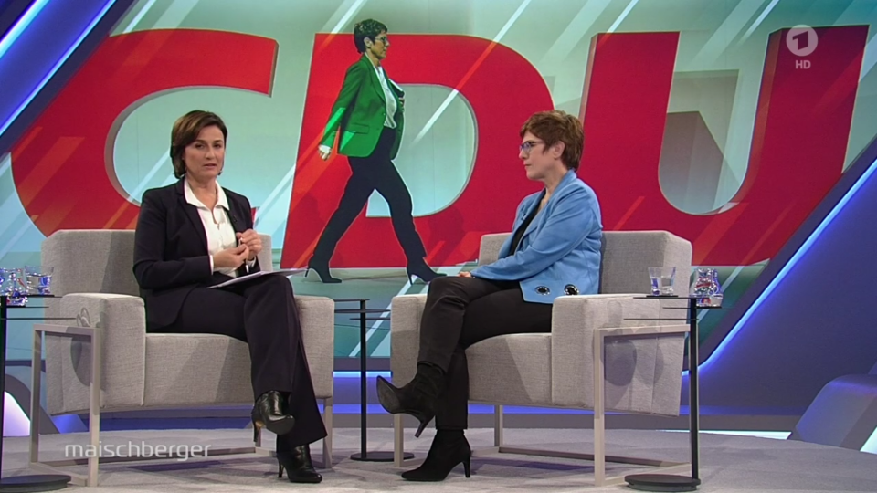 Annegret Kramp-Karrenbauer stellt sich den Fragen Sandra Maischbergers und schlägt sich weitestgehend souverän. (Bild: ARD / Screenshot)