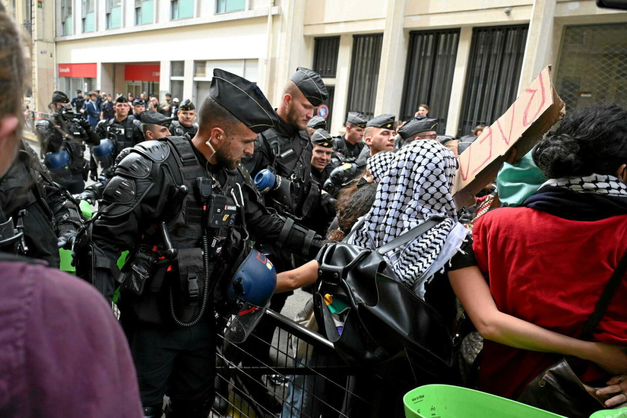 La police est de nouveau intervenue devant Sciences Po pour déloger des manifestants pro-Palestine le 7 mai 2024.  - Credit:Sevgi/SIPA / SIPA 