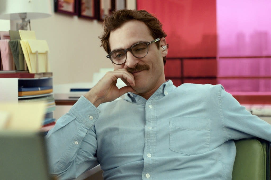 HER, Joaquin Phoenix, 2013, ©Warner Bros. Pictures/courtesy Everett Collection