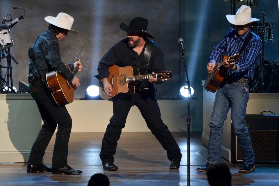 Brooks and members of his band tear it up on stage at DAR Constitution Hall in Washington, DC.