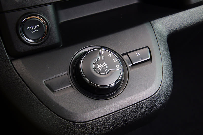 旋鈕式的排檔設計也是Traveller車內的另一項特色。